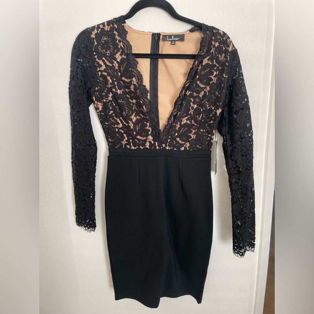 Lulus Lace V-Neck cocktail dress